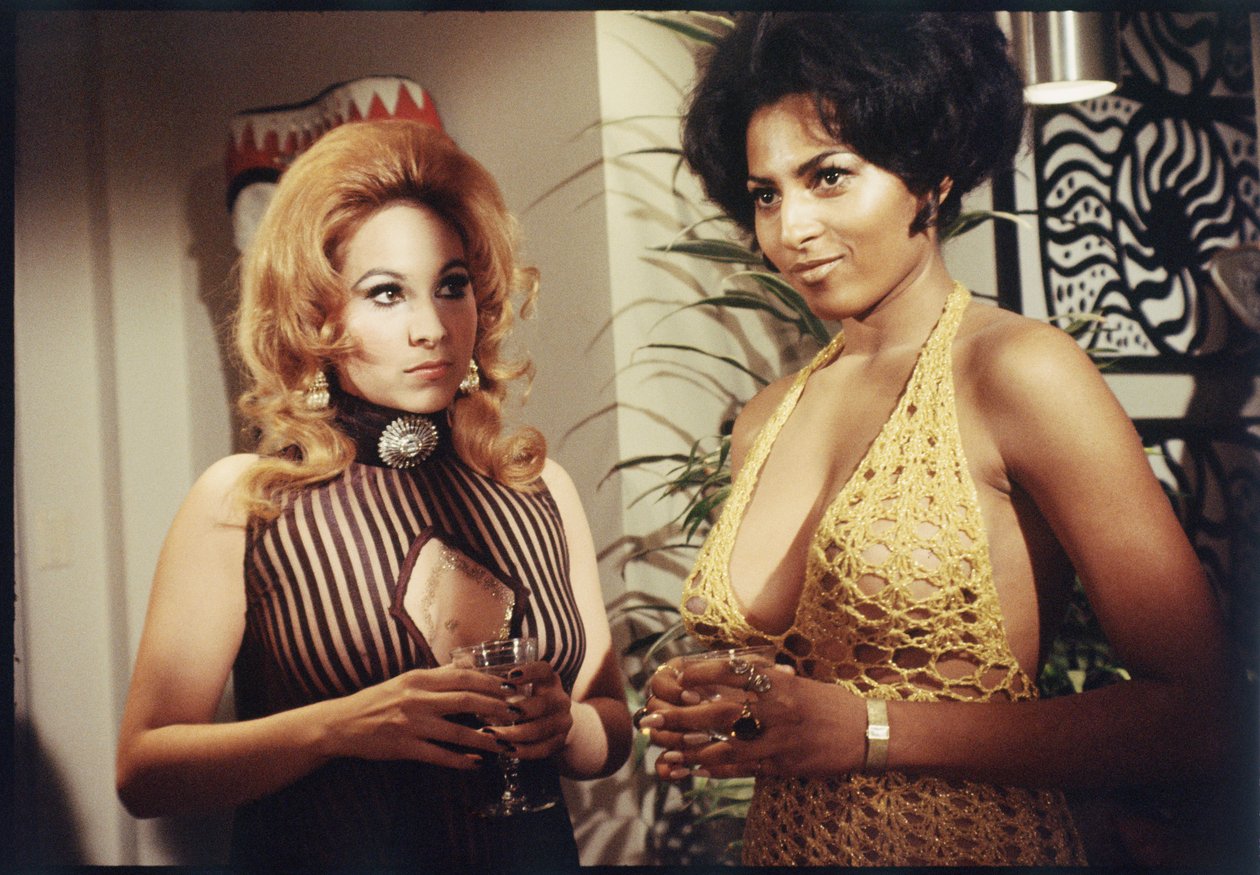 Pam Grier háttér-statisztaként a Beyond the Valley of the Dolls forgatásán, 1970 (fotó) alkotó: Orlando Suero