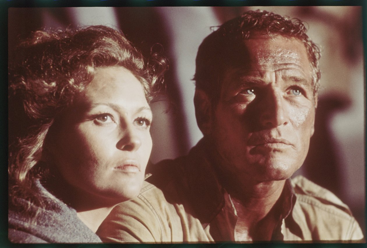 Paul Newman és Faye Dunaway a „Towering Inferno” forgatásán alkotó: Orlando Suero
