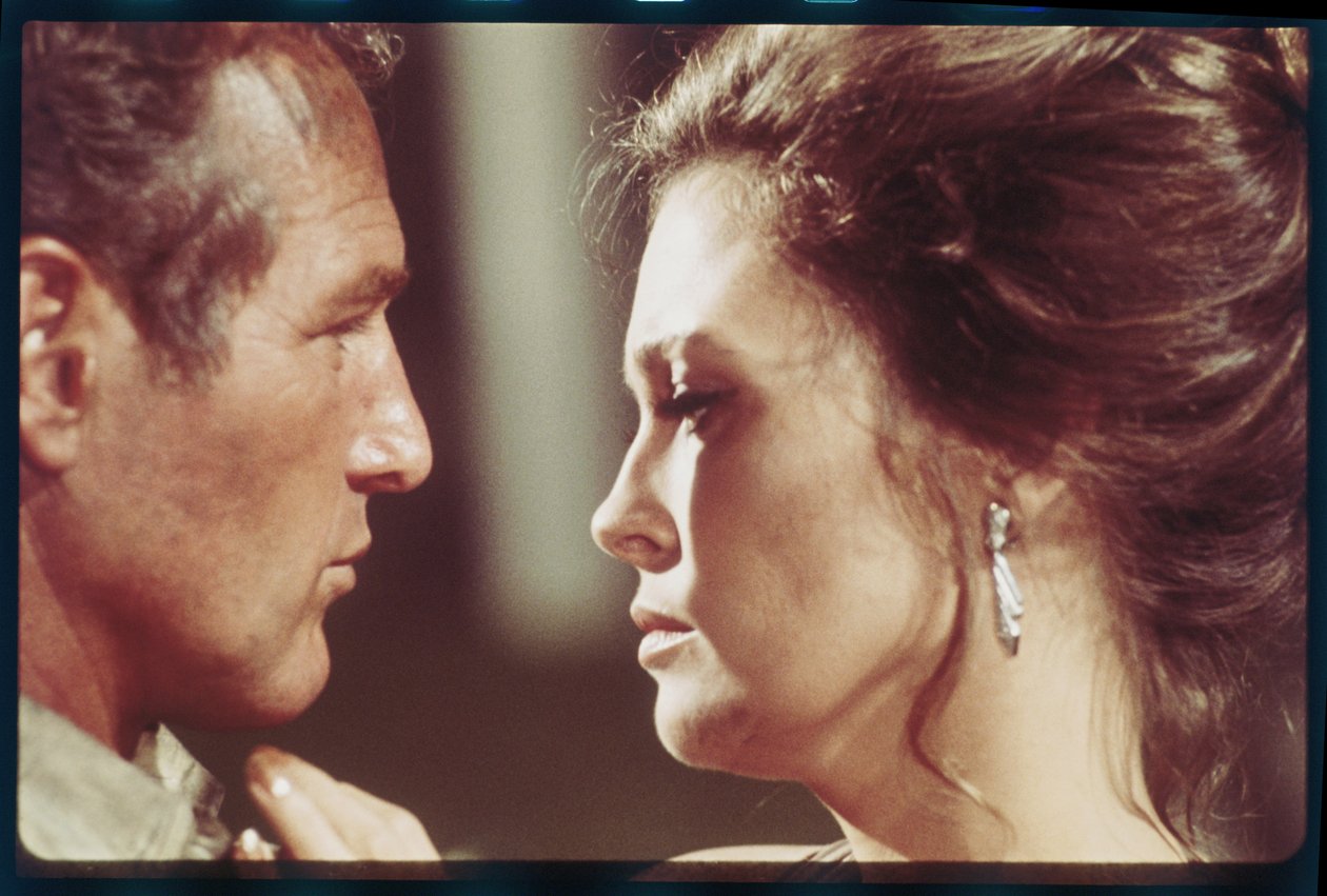 Paul Newman és Faye Dunaway a „Towering Inferno” forgatásán alkotó: Orlando Suero