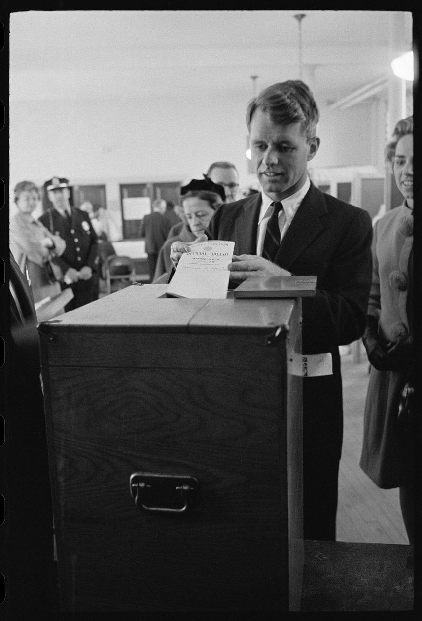 Robert F. Kennedy testvérére szavaz alkotó: Orlando Suero