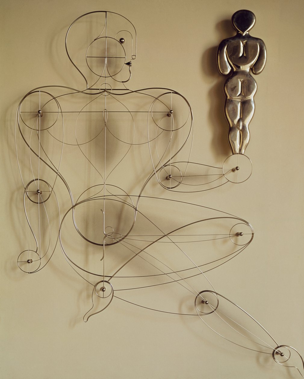Homo, drótfigura hátulnézeti figurával a kezében alkotó: Oskar Schlemmer