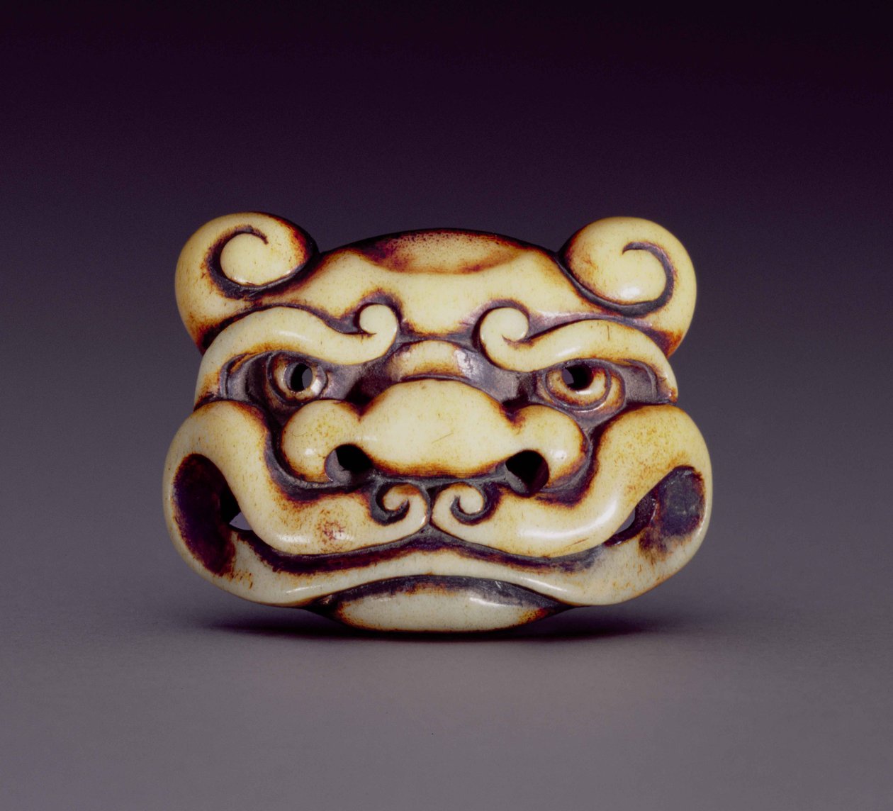Netsuke, amely egy oni démon arcát ábrázolja, 1870 körül (szarvasagancs) alkotó: Ozaki Kokusai