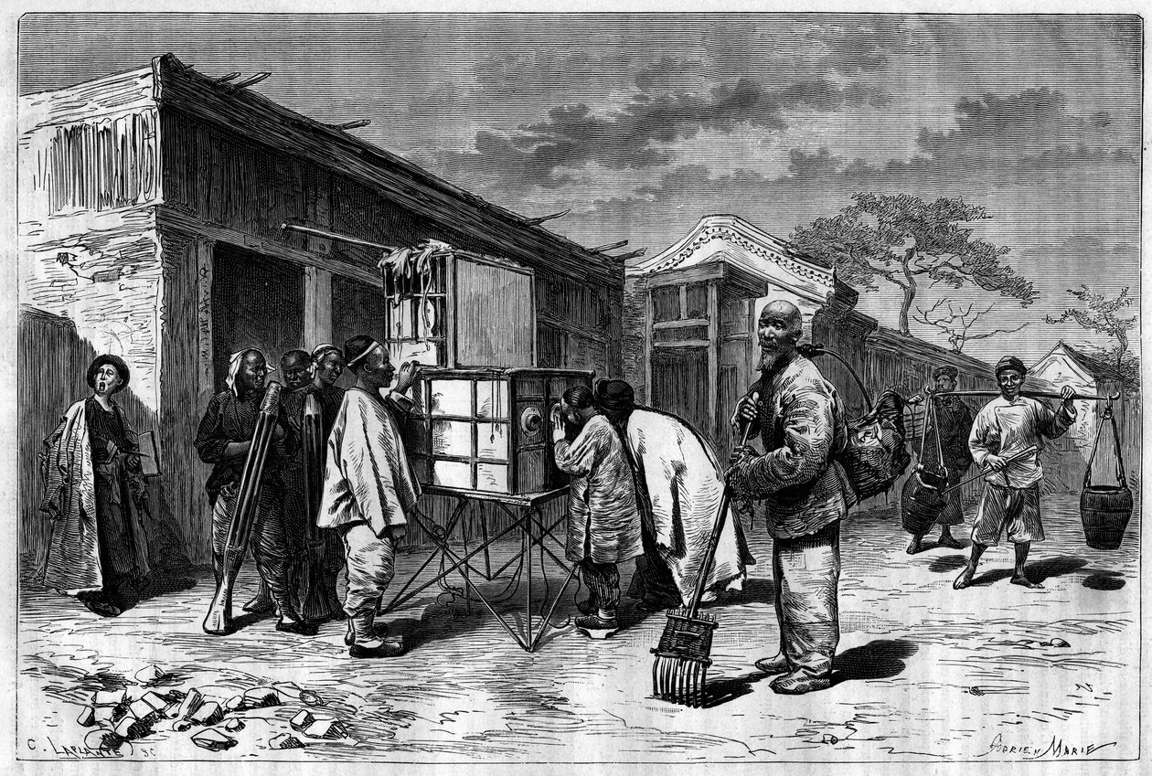 Tevékenységek Pekin (Peking) utcáin, 19. századi diorámával. Metszet Sellier rajzából, Thomson fényképéből, a „Le Tour du Monde, Nouveau Journal des Voyages”-ben, szerkesztette Edouard Charton, Párizs alkotó: P. (after) Sellier
