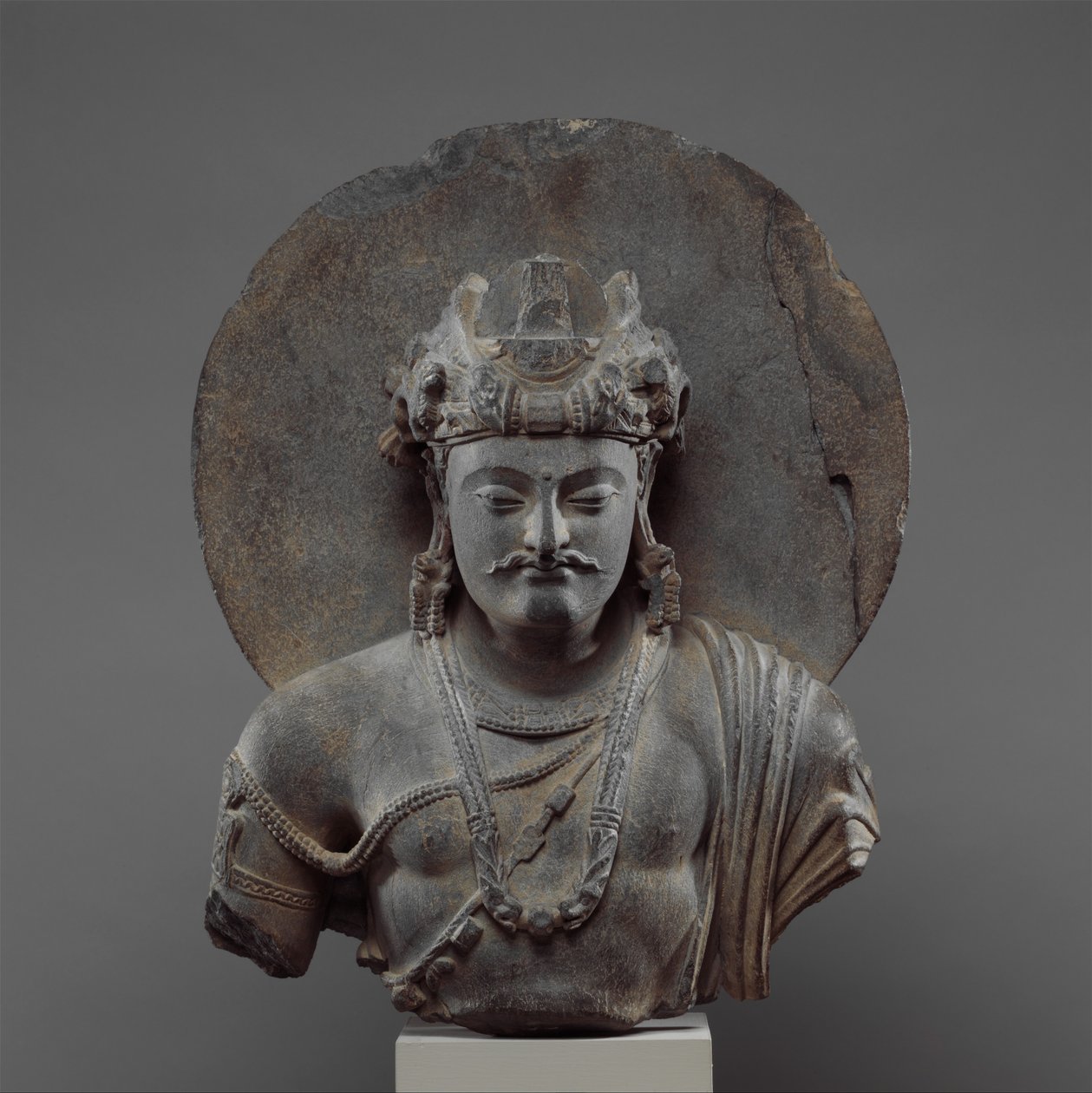 Shakyamuni bódhiszattva mellszobra, 3–4. század (pala) alkotó: Pakistani School