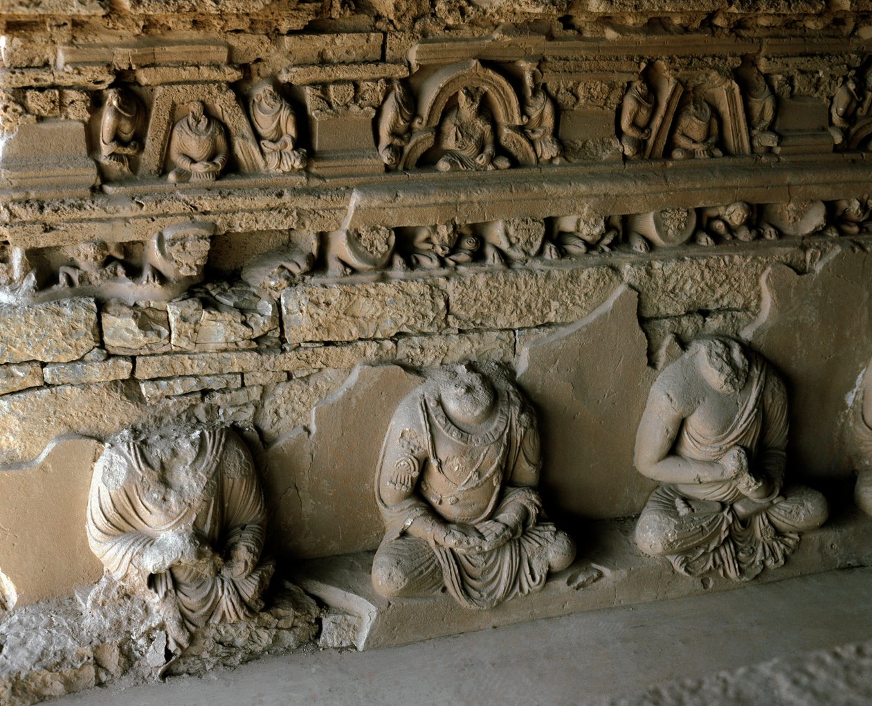Buddha szobrai az ősi buddhista kolostorban, Haripur kerületben, Kr.e. 2-1. alkotó: Pakistani School