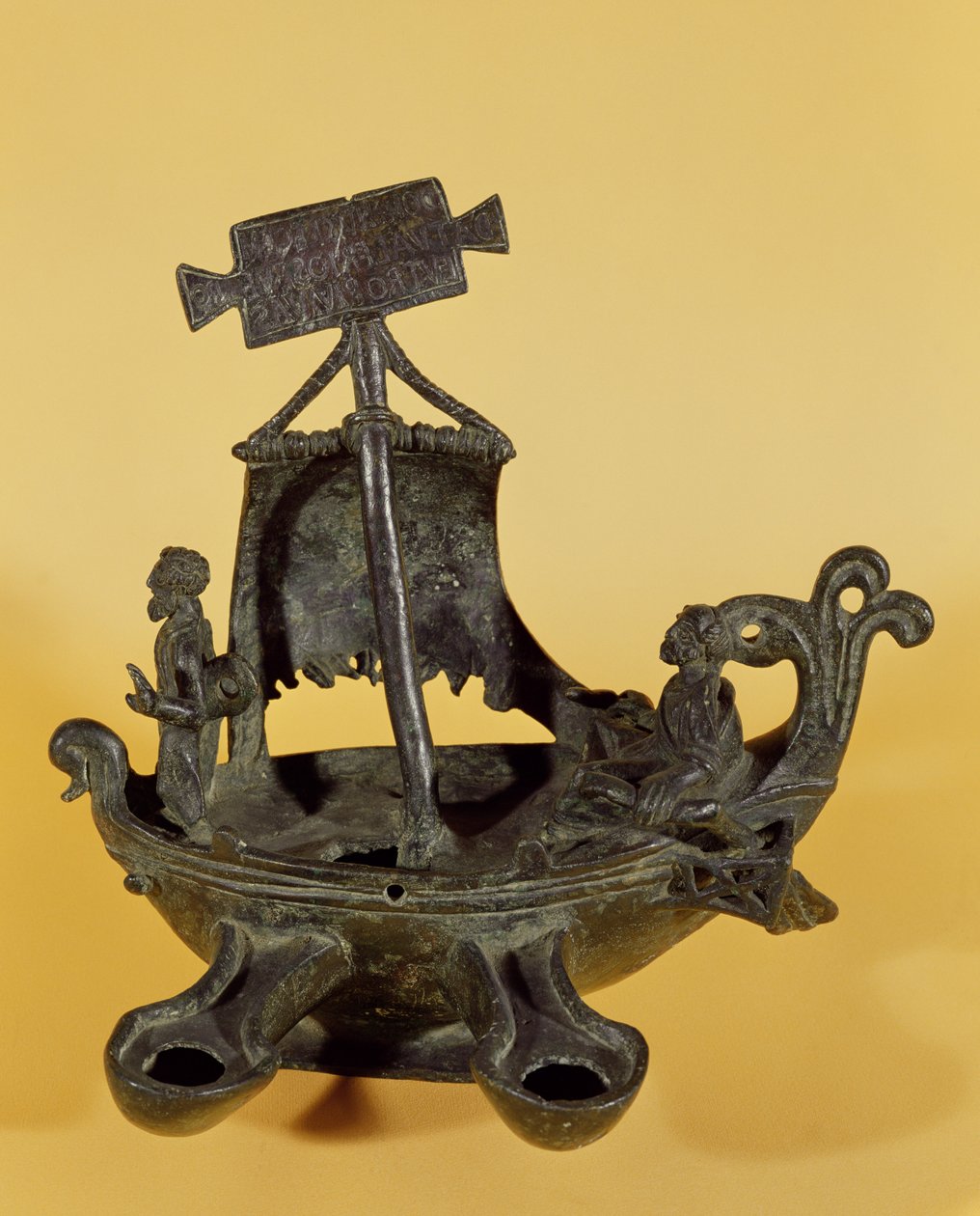 Hajó formájú lámpa, Szent Pállal és Szent Péterrel (bronz) alkotó: Paleo Christian