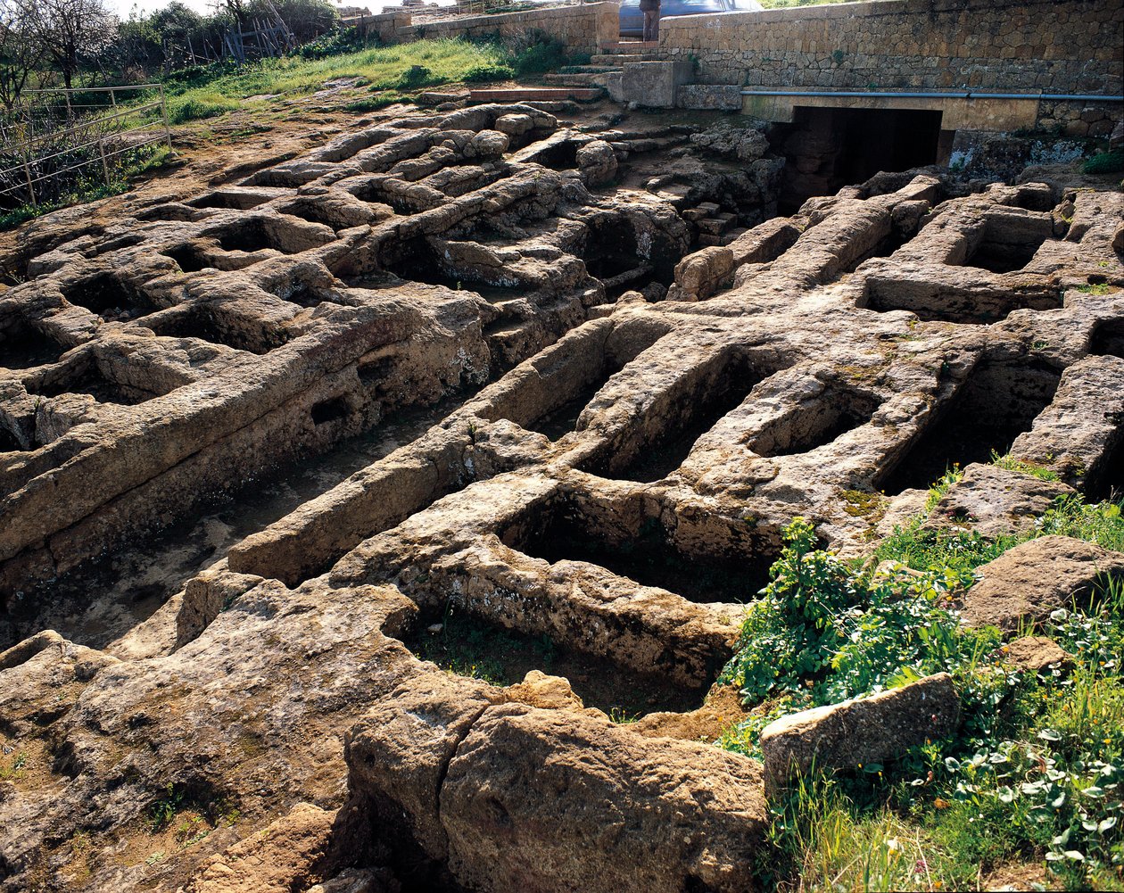A keresztény nekropolisz romjai a Templomok völgyében, 4-5. század. Agrigento, Agrigento. Szicília Olaszország alkotó: Paleo Christian