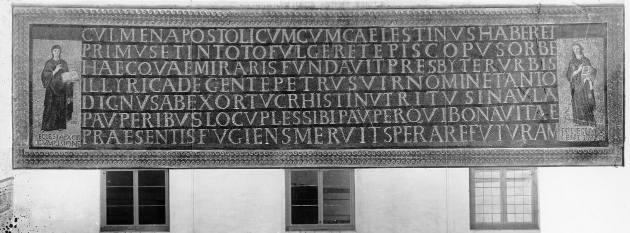 Hét hexameter, mellette két figura, az egyik a Zsidók Egyházát (ex-circumcisione), a másik pedig a Pogányok Egyházát (ex-gentibus) ábrázolja (mozaik) alkotó: Paleo Christian