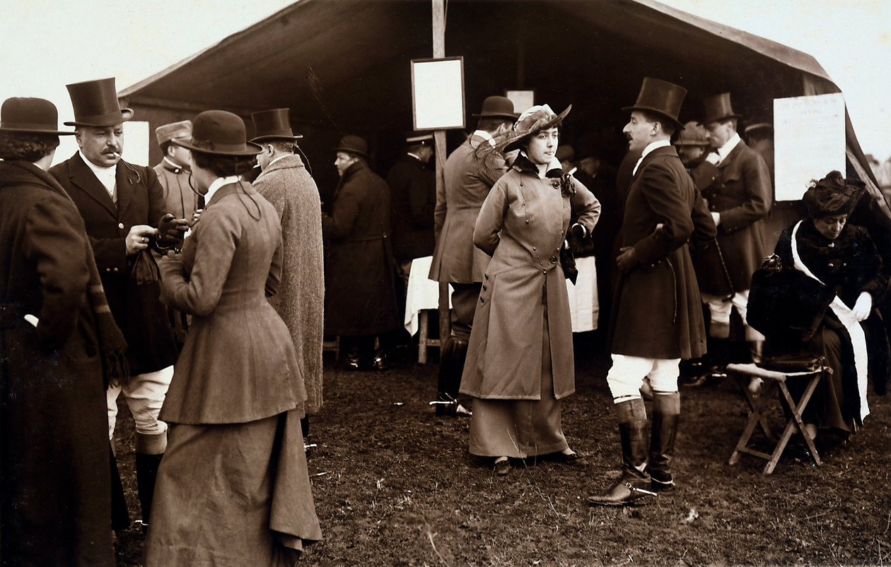 A Róma melletti Casal Brunoriban rókavadászat közben pihenő római nemesség portréja, 1915.02.01. (f/w fotó) alkotó: Paolo Lucchesi