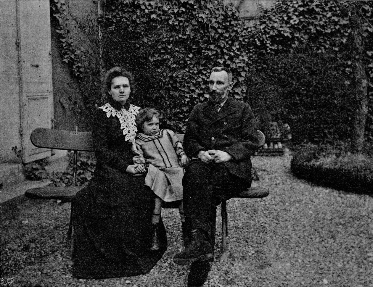 „M. és Mme Curie párizsi házuk kertjében”, c1902, 1903 alkotó: Paris Ellis