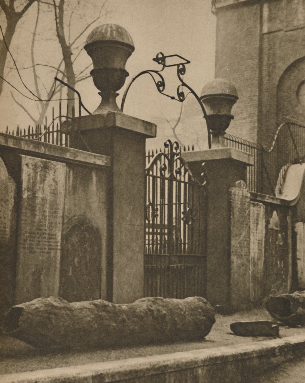 St. Annes közelében kiásott szilfatörzsek csővezetékekhez, Soho, 1935. alkotó: Paterson
