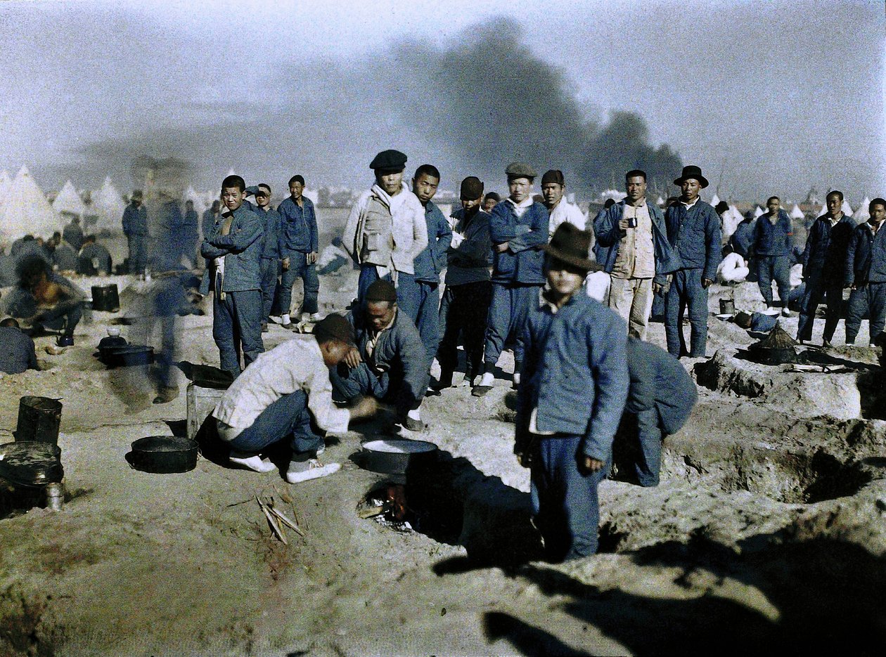 A Brit Kínai Munkaügyi Hadtest munkásainak tábora, akiket a közel-keleti kampányban való részvételre toboroztak, Egyiptom, 1917 (autokróm) alkotó: Paul Castelnau