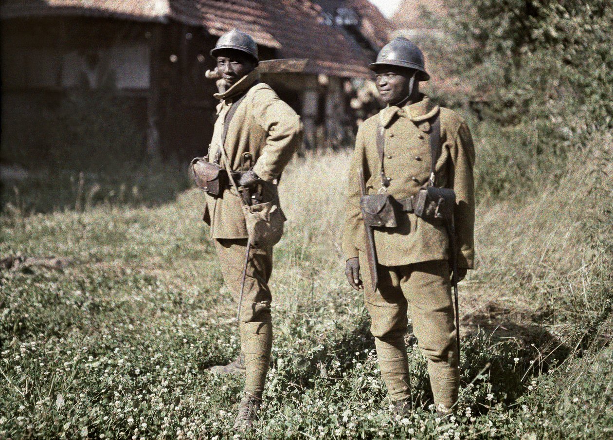 Két szenegáli katona a francia hadseregben szolgál gyalogosként, Franciaország, 1917. június 22. (autokróm) alkotó: Paul Castelnau