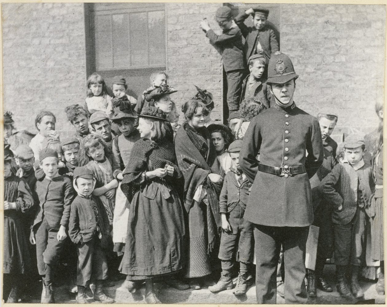 Egy londoni rendőr temetése, 1894 alkotó: Paul Martin