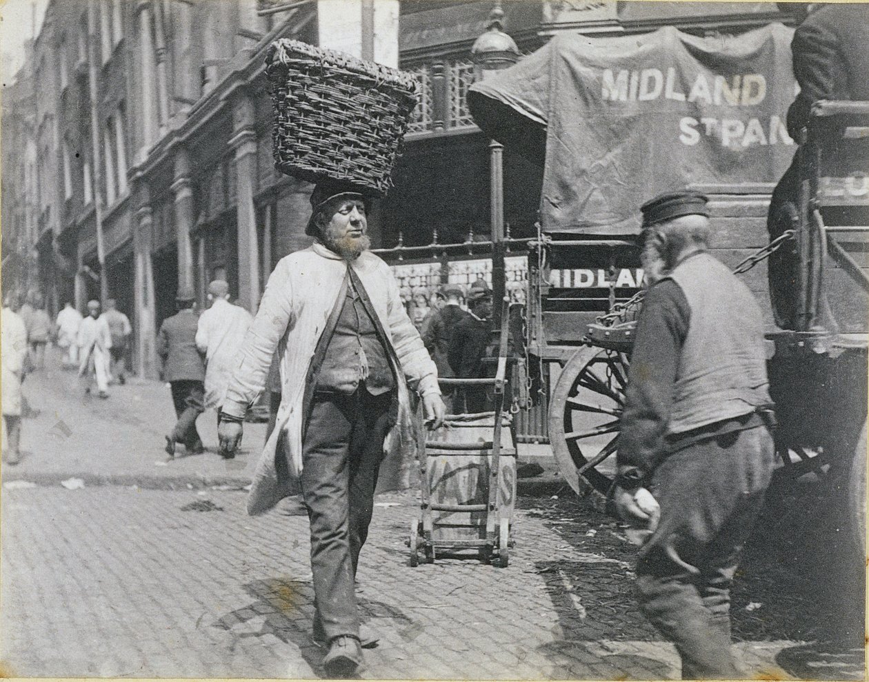 Halhordók a Billingsgate Marketen, 1893 alkotó: Paul Martin