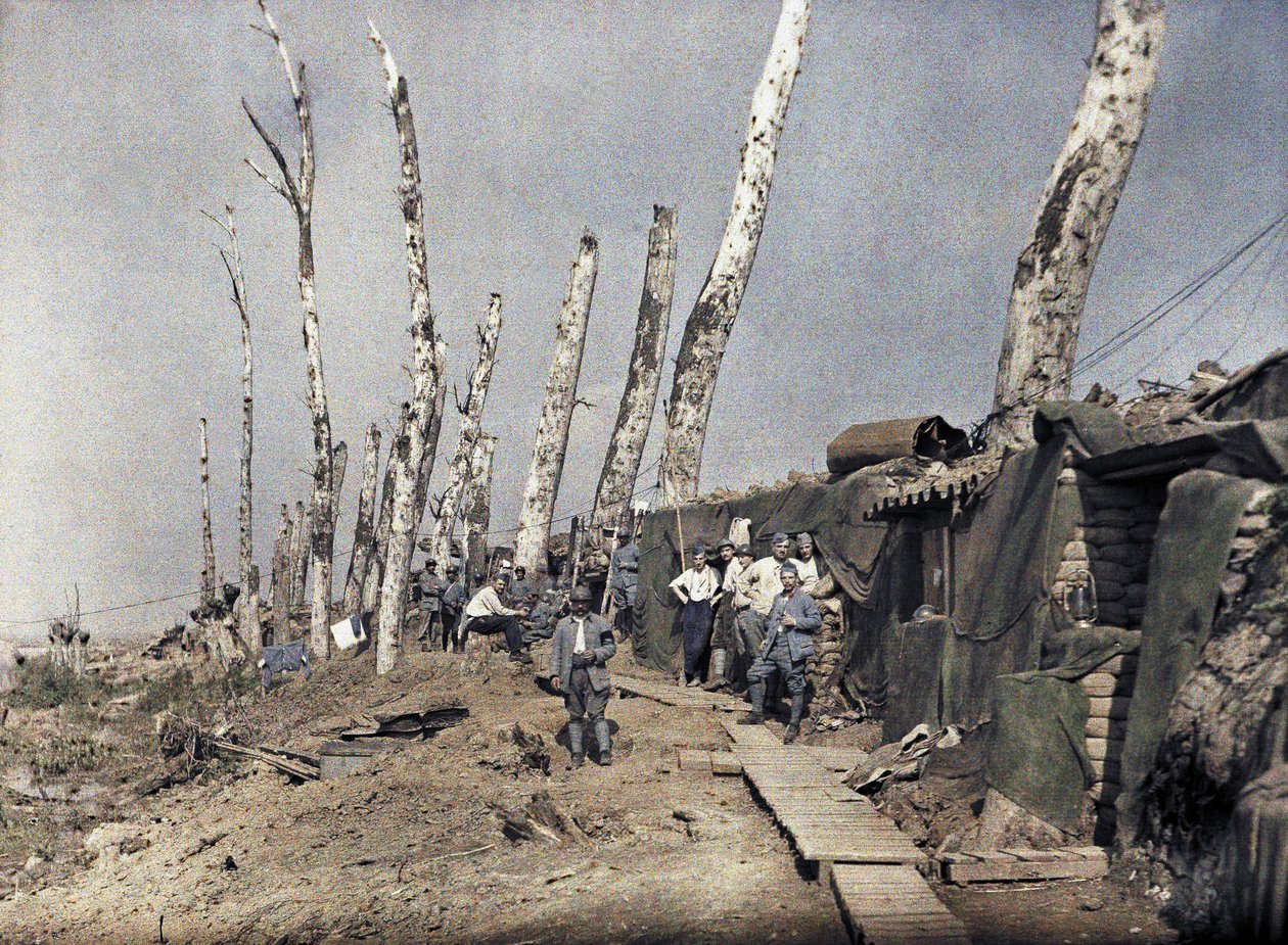 A francia vonal Het Sasnál egy tüzérségi tűz által pusztított területen, Belgium, 1917. szeptember 10. (autokróm) alkotó: Paul Castelnau