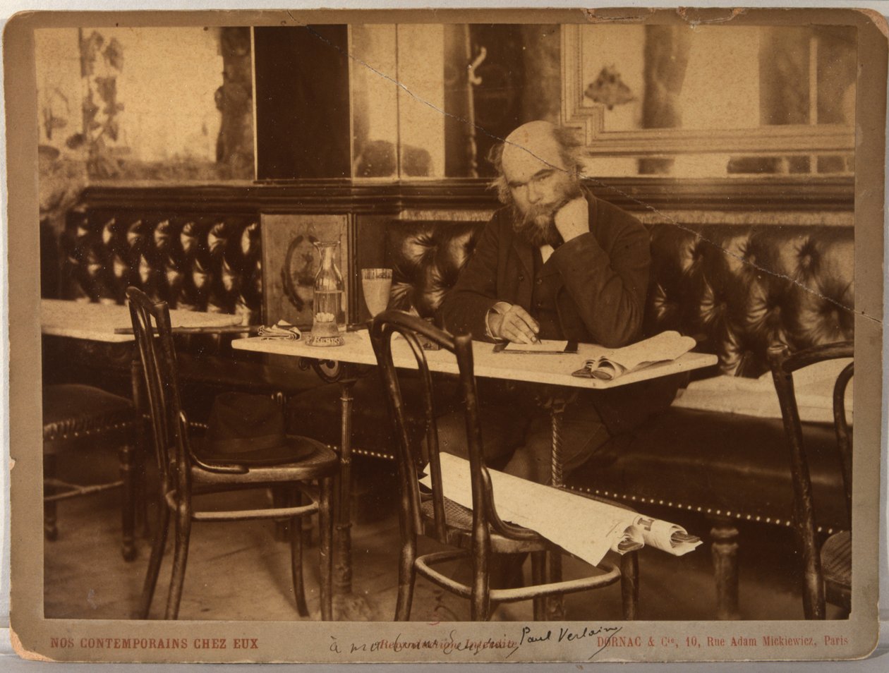 Paul Verlaine a Café François 1er-ben Párizsban, 1892. alkotó: Paul Dornac