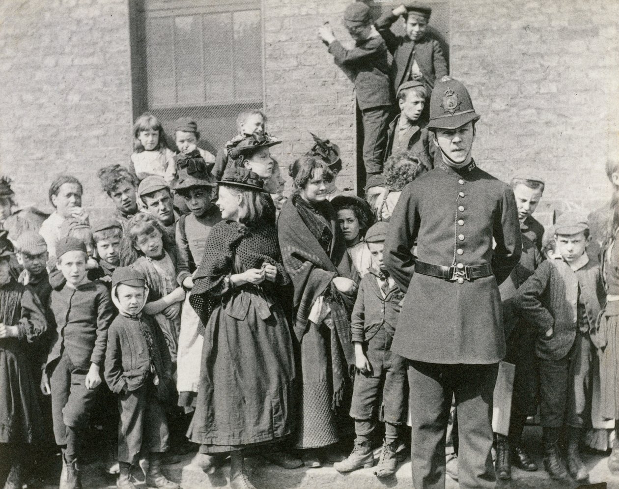 Egy londoni rendőr temetése, 1894 alkotó: Paul Martin