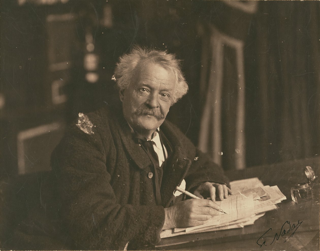 [Félix Nadar az íróasztalnál ül] alkotó: Paul Nadar