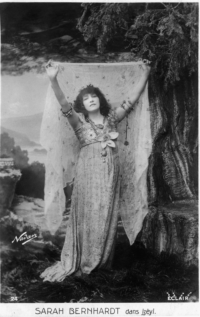 Henriette Rosine Bernard aka Sarah Bernhardt (1844-1923), mint Izëyl, képeslap (f/w fotó) alkotó: Paul Nadar