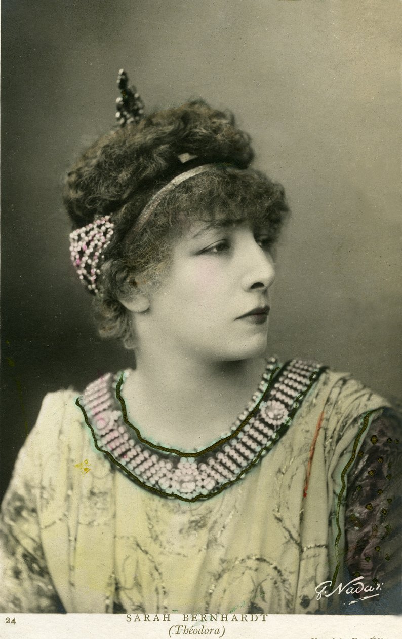 Henriette Rosine Bernard, más néven Sarah Bernhardt (1844-1923), mint „Théodora”, Victorien Sardou játéka, 1884-ben (fotó) alkotó: Paul Nadar