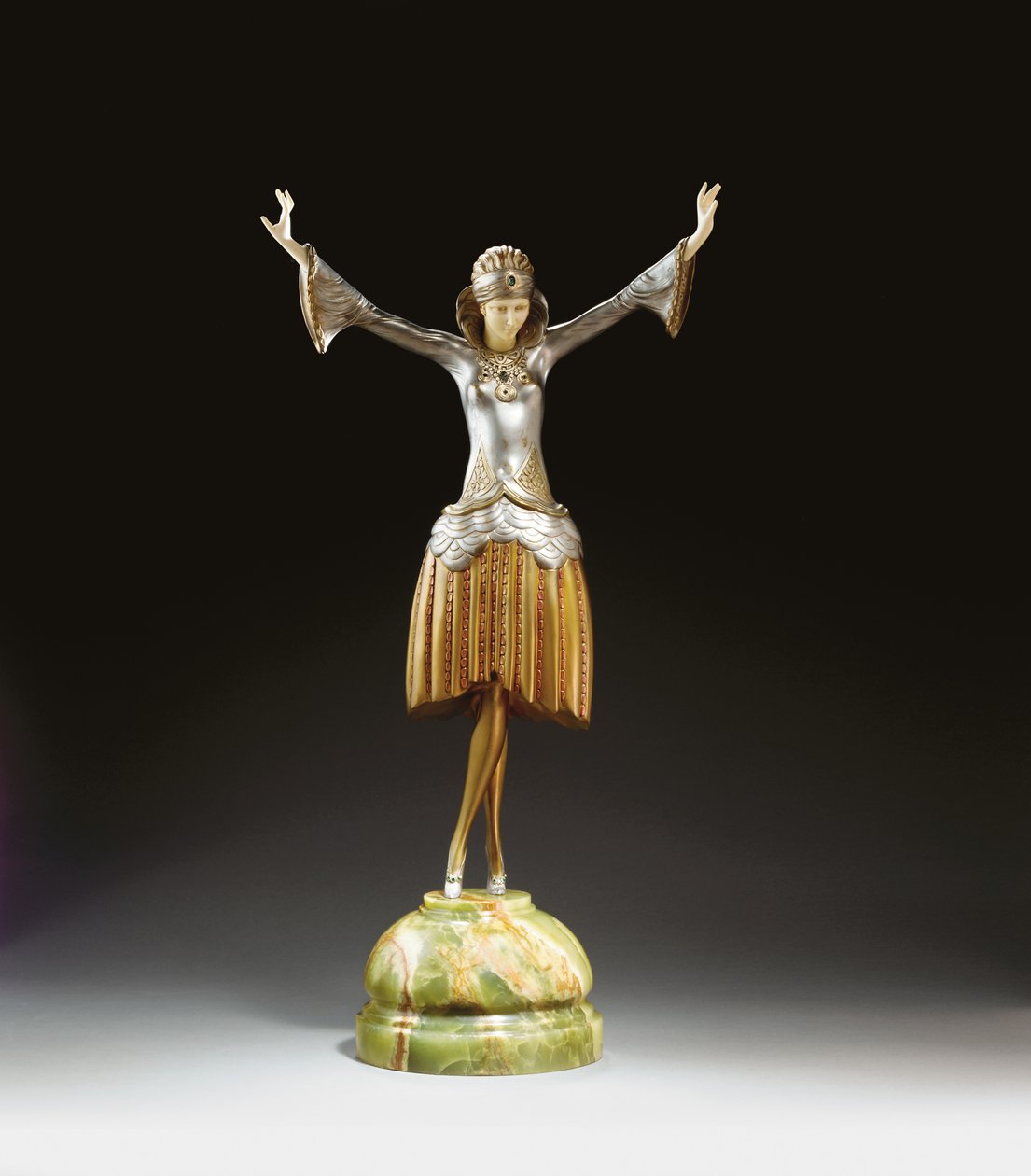 Táncos turbánnal, 1925 körül (bronzra, elefántcsontra és ónixra festve) alkotó: Paul Philippe