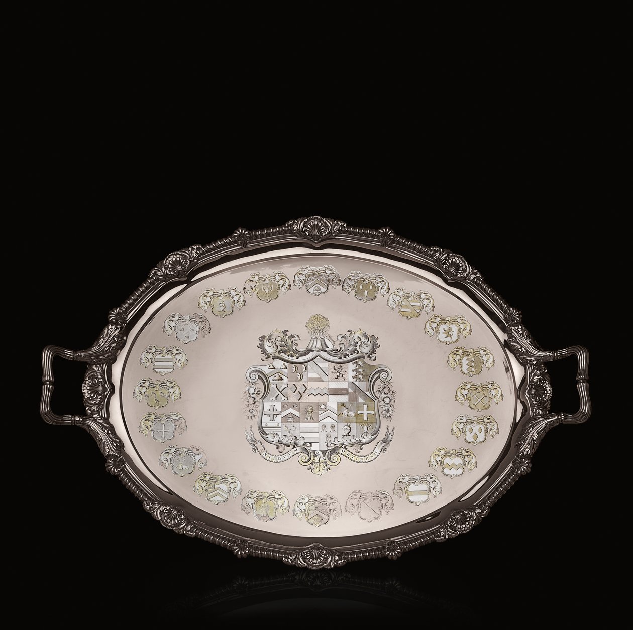 George III teástálca címeres metszet alkotó: Paul Storr