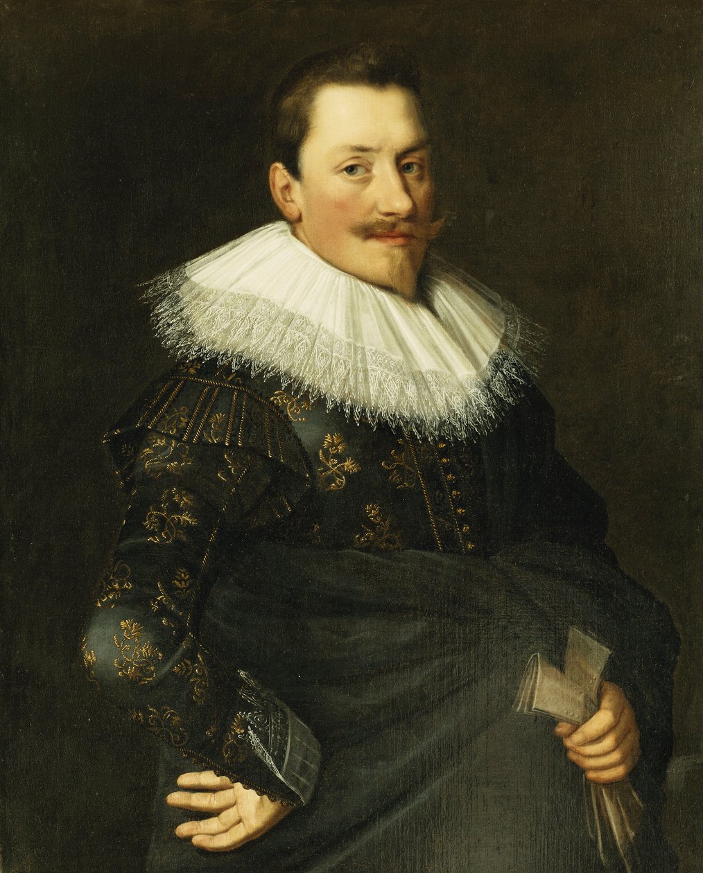 Egy úriember portréja, félhosszúságban, kék jelmezben, arany hímzéssel és fehér csipkegallérral, alkotó: Paulus Moreelse
