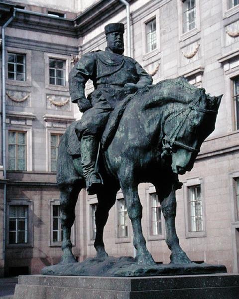 III. Sándor lovas szobra (1845-94) 1909 (bronz) alkotó: Pavel Petrovic Trubetskoy