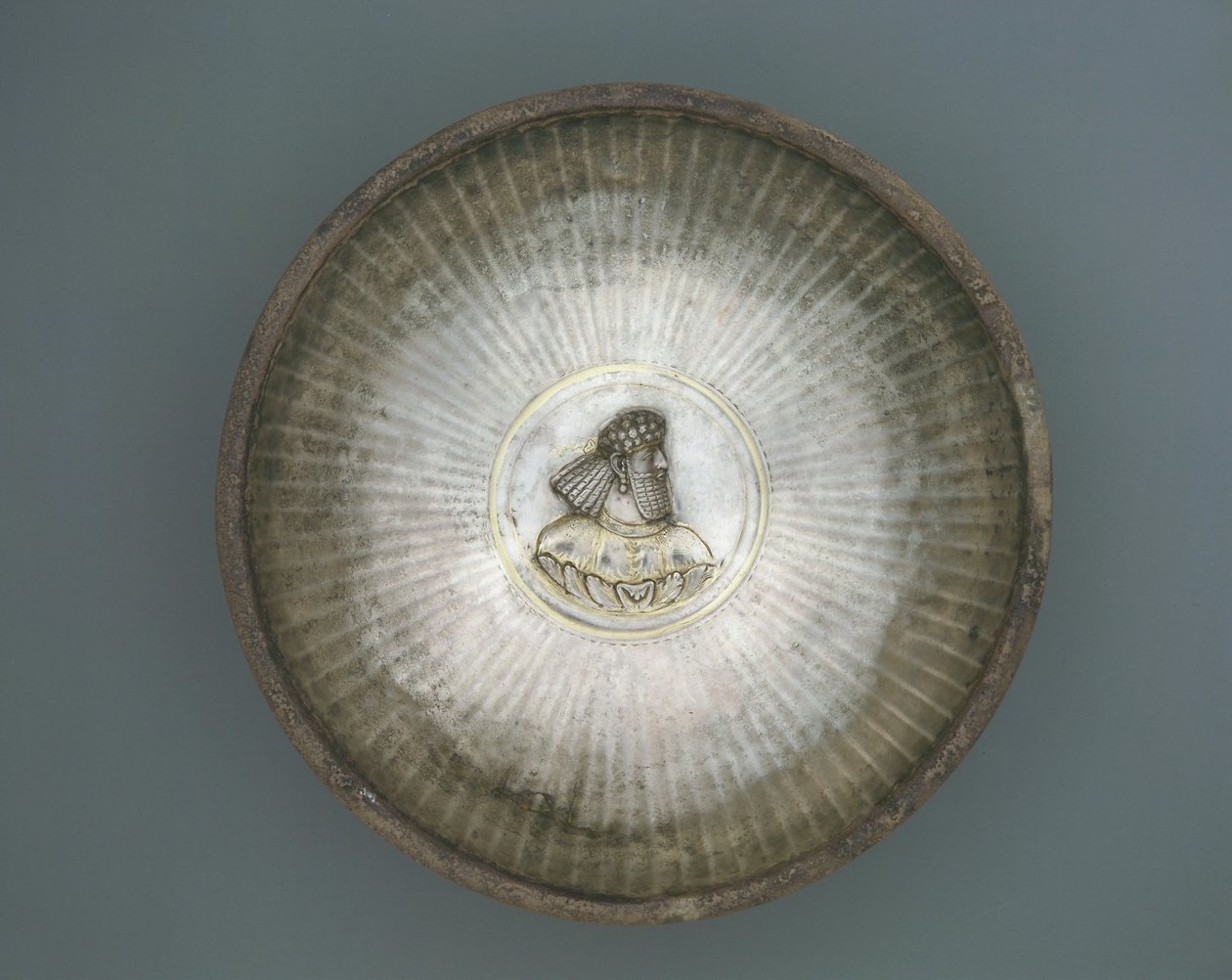 Bowl, Irán, Sasanian-korszak (ezüst és aranyozott) alkotó: Persian