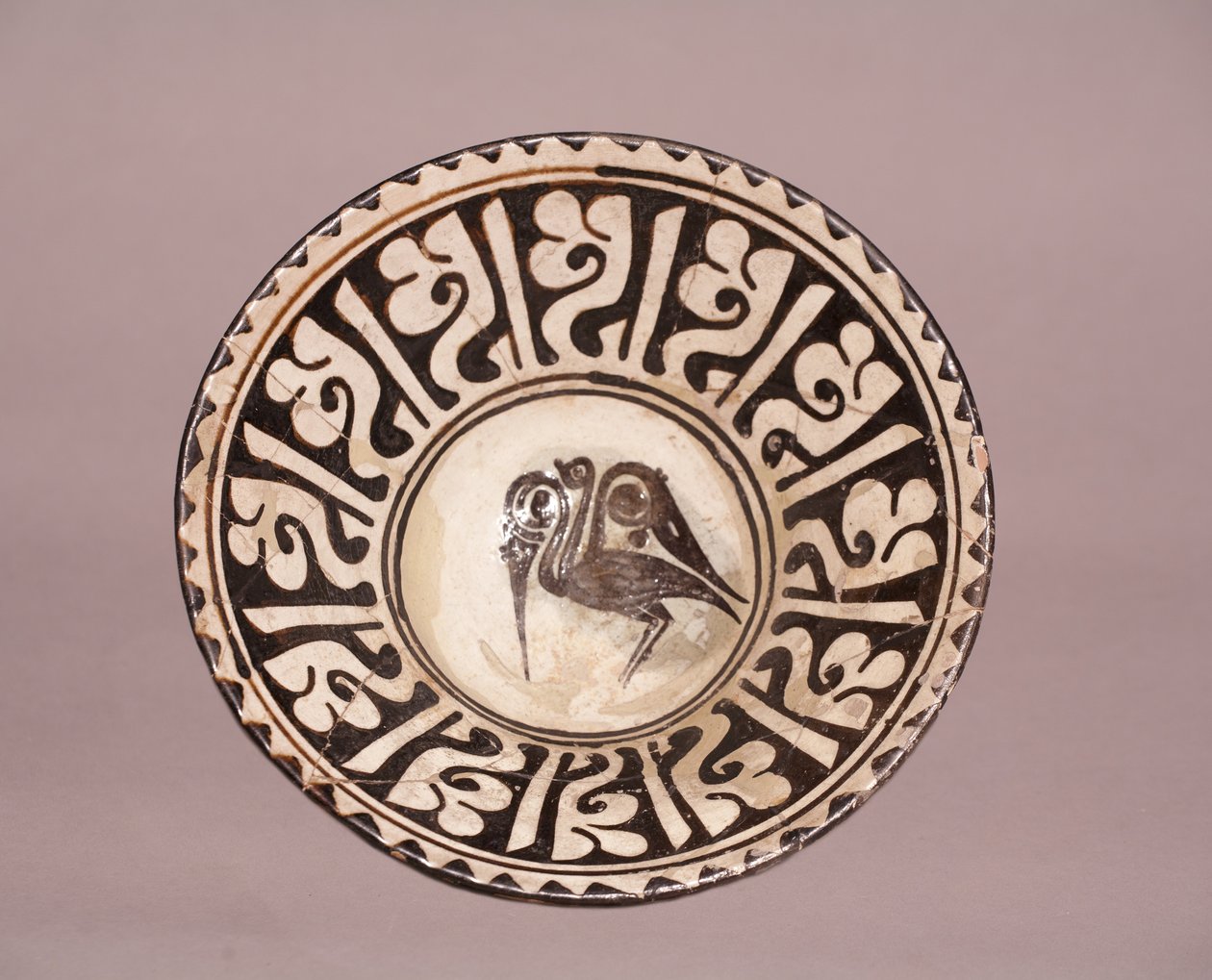 Tál (madár mintával) (kerámia) alkotó: Persian School