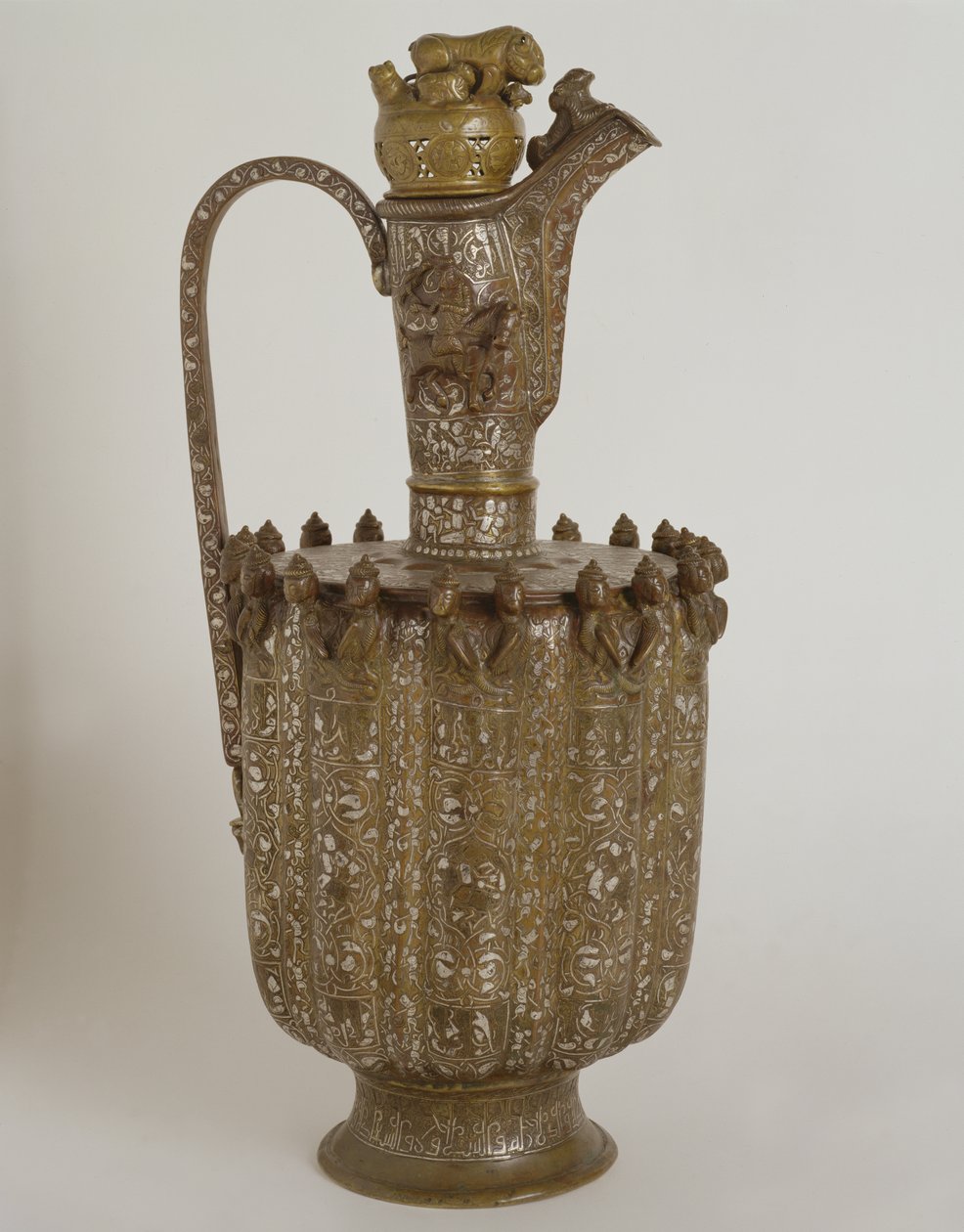 Kancsó fogantyúval és fedéllel, arany bevágásokkal (fém és arany) alkotó: Persian School