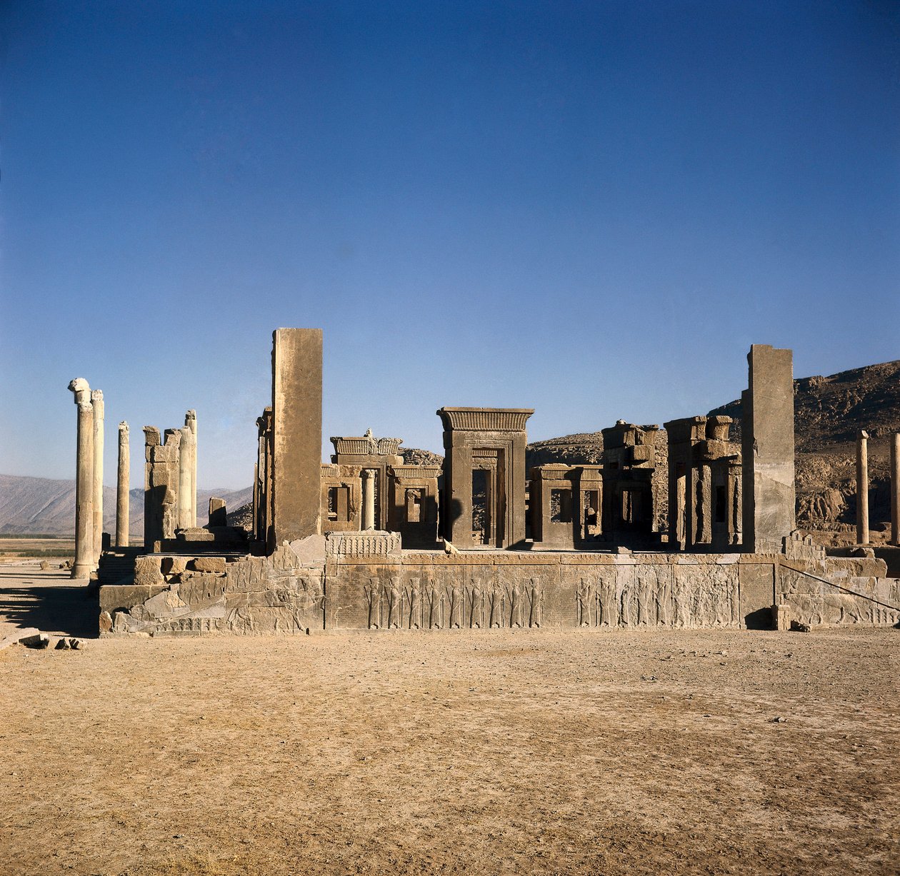 "" I. Dareiosz palotája (i.e. 550-486) Persepolisban (Irán) ", Az Aimenidák Perzsa Birodalom helye. Kr.e. 6-5 alkotó: Persian School