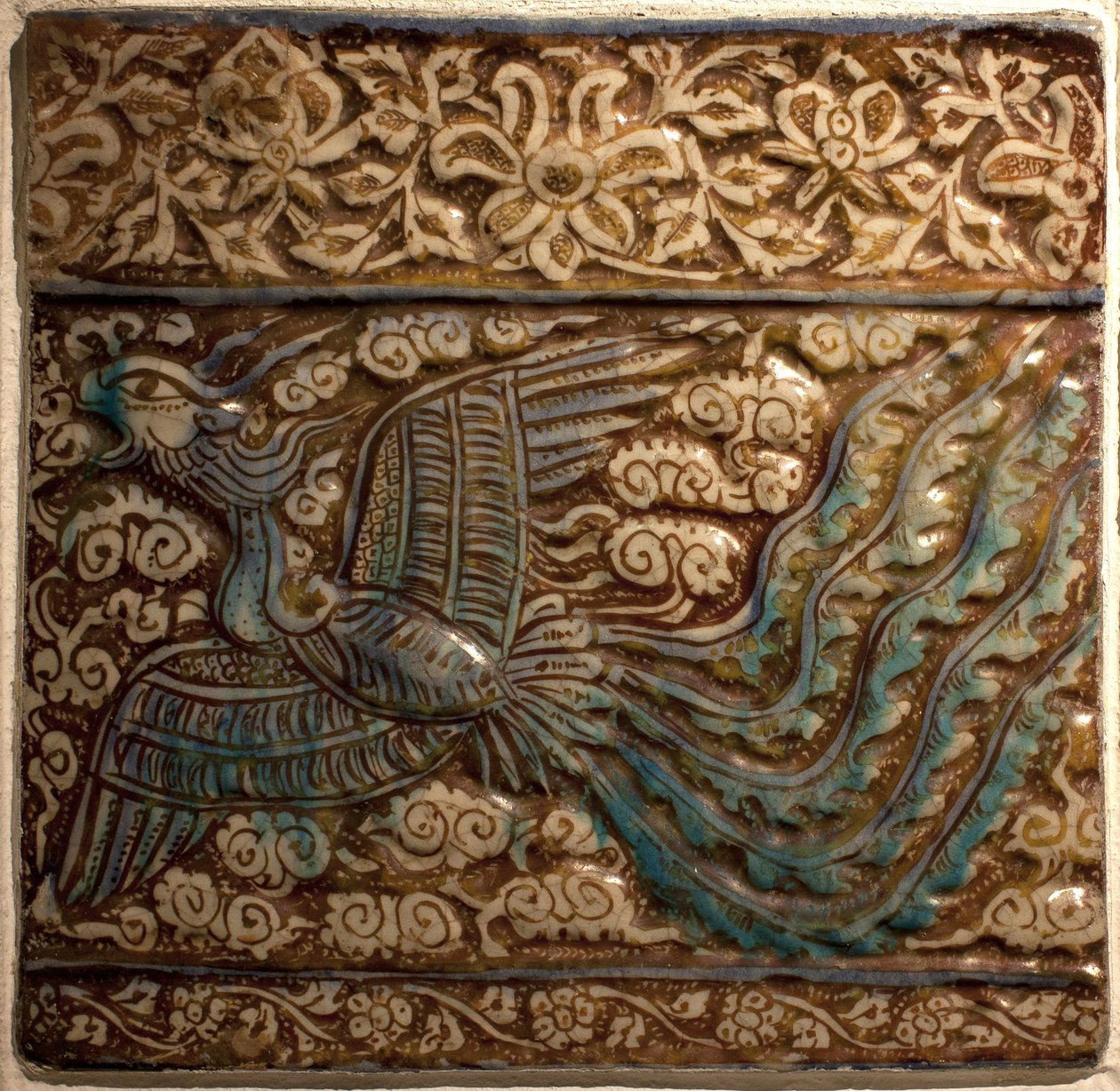 Simurgh (Simorgh vagy Senmurw) - Azulejos - Faience de Kashan (Perzsia), Ilkhanide időszak, 14. század eleje (Csempe, öntött kerámia, fényes és máz alá festett, Perzsia, Kashan, 14. század eleje, Ilkhanid időszak) - Musee Calouste Gulbenkian, Lisszabon (P alkotó: Persian School