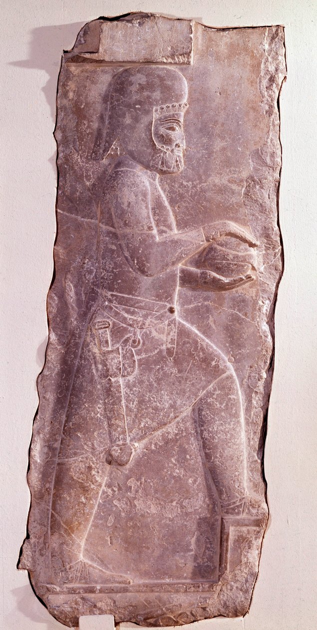 Kődombormű, amely egy méd szolgát ábrázol (Irán népe). Rutinidőszak. Alacsony dombormű I. Dareiosz (Kr. e. 550-486) perzsa király palotájának lépcsőházából. Perszepolisz, Fars Irán. Őrizze a Zürichi Szépművészeti Múzeumban alkotó: Persian School