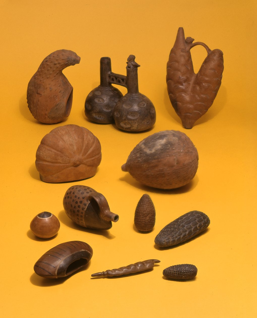 Zöldségformájú edények, inka (kerámia) alkotó: Peruvian School