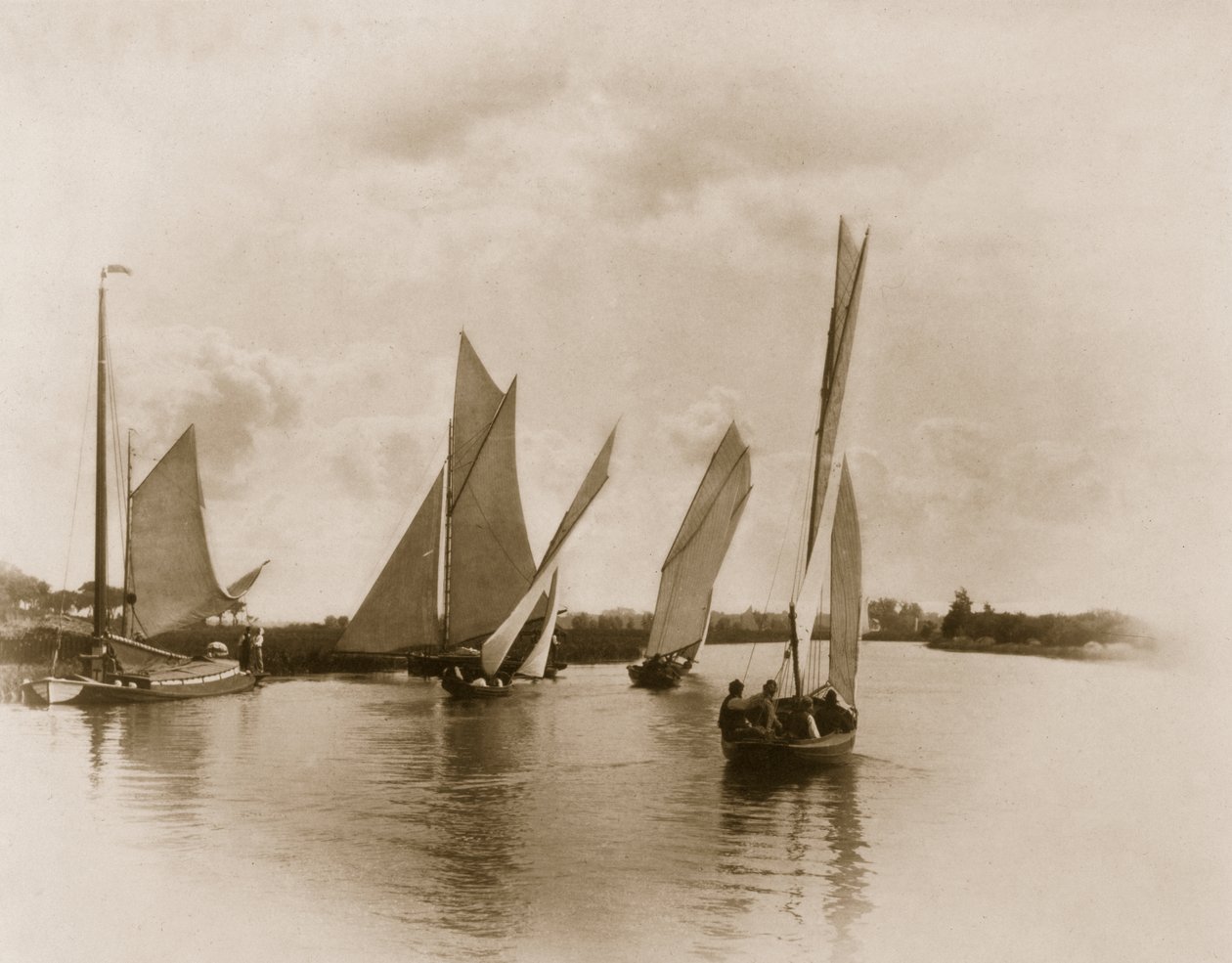 Vitorlásmérkőzés Horningben, Élet és táj a Norfolk Broads-on, 1885, alkotó: Peter Emerson und Thomas Goodall
