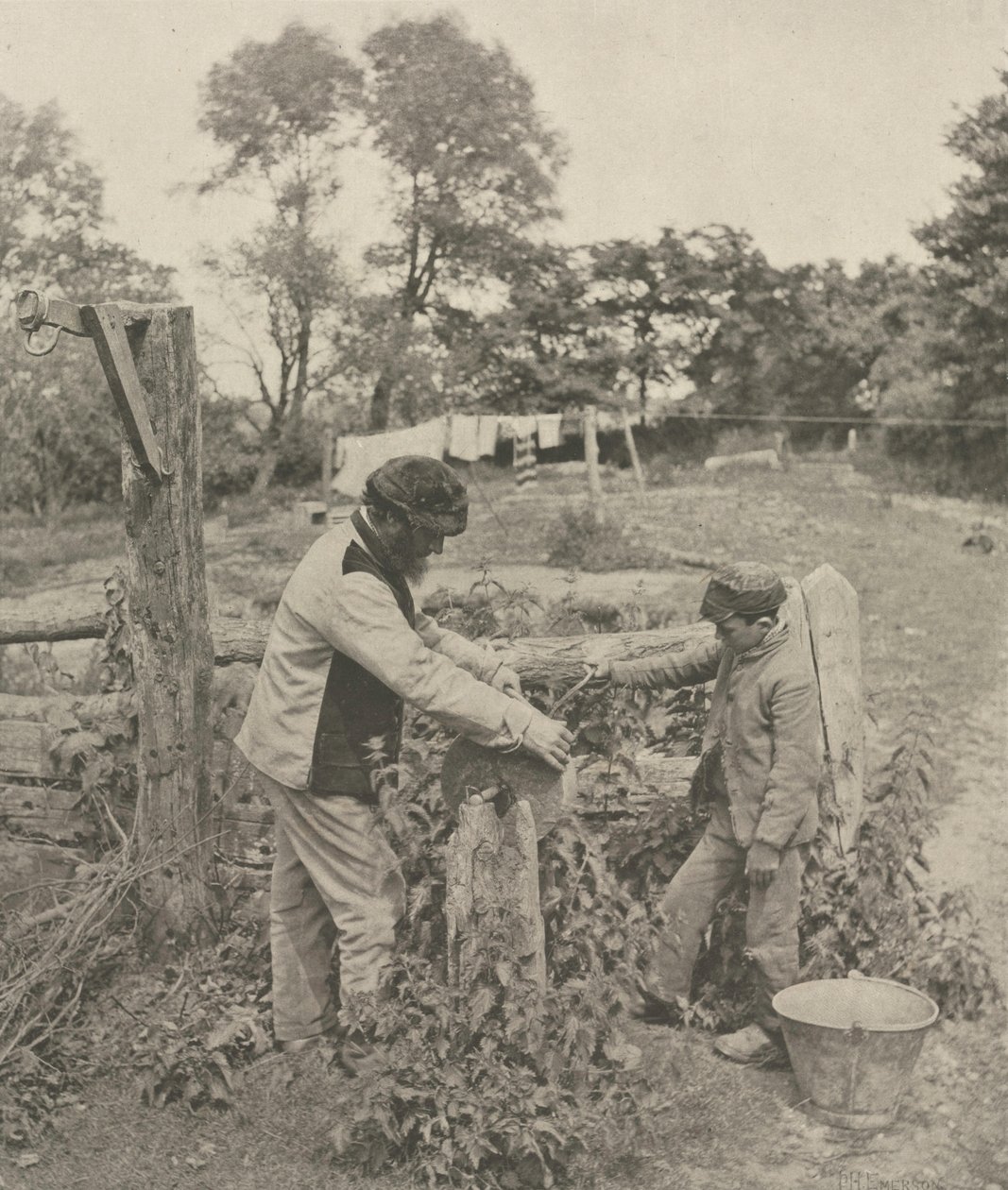A Grindstone-ban – A Suffolk Farmyard, 1888. alkotó: Peter Henry Emerson