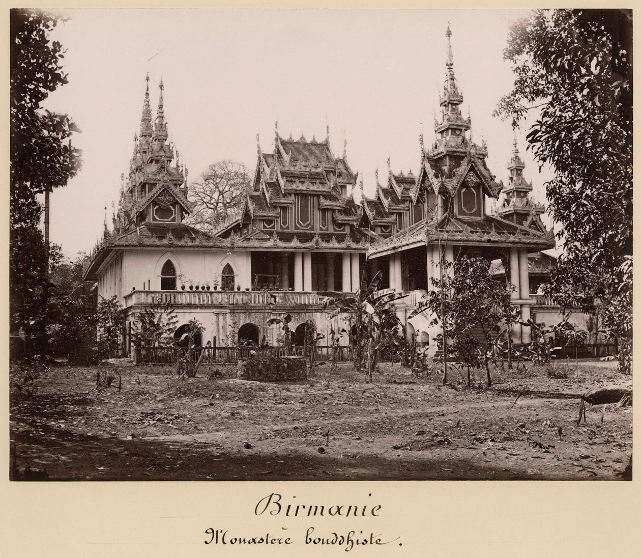 Teik Kyaung kolostor, Ka Toe szigete, Moulmein közelében, Burmában, 1848 körül (albumnyomat) alkotó: Philip Adolphe Klier