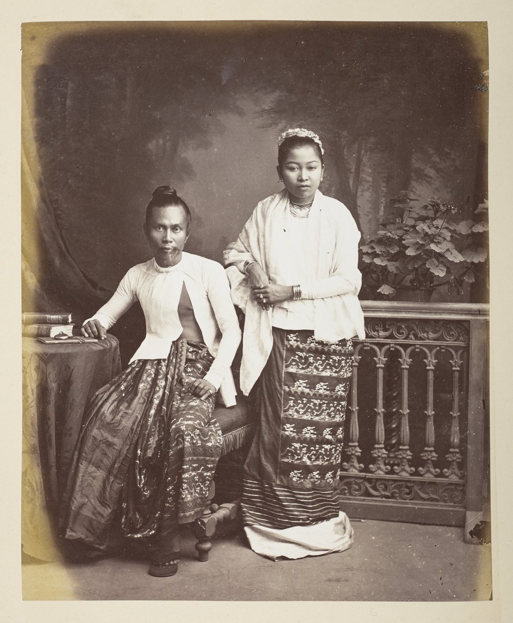 Egy burmai férfi és feleség portréja, fotós: Klier, Philip Adolphe Gladstone Collection alkotó: Philip Adolphe Klier