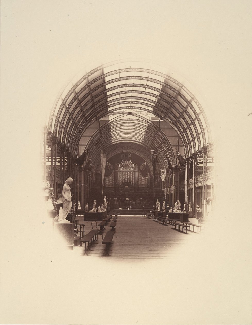 Kilátás a Central Hallban, Műkincsek kiállítása, Manchester, 1857. alkotó: Philip Henry Delamotte