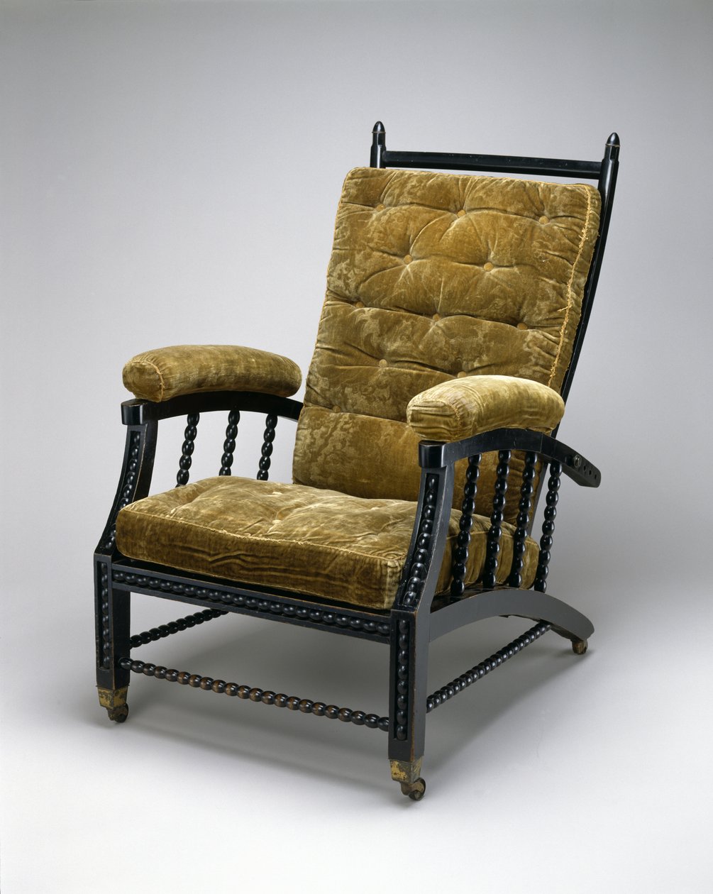 Állítható háttámla, 1870 körül (ebonizált fa, dombornyomott bársony és fém) alkotó: Philip Webb