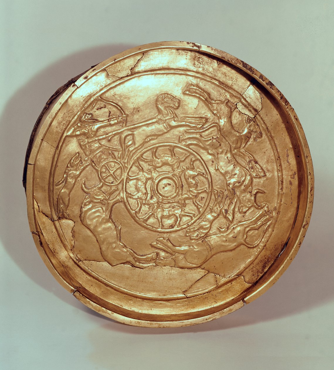 Edény vadászjelenettel, az ugariti Ras Shamrából, ie 1250-1150 körül (arany) alkotó: Phoenician