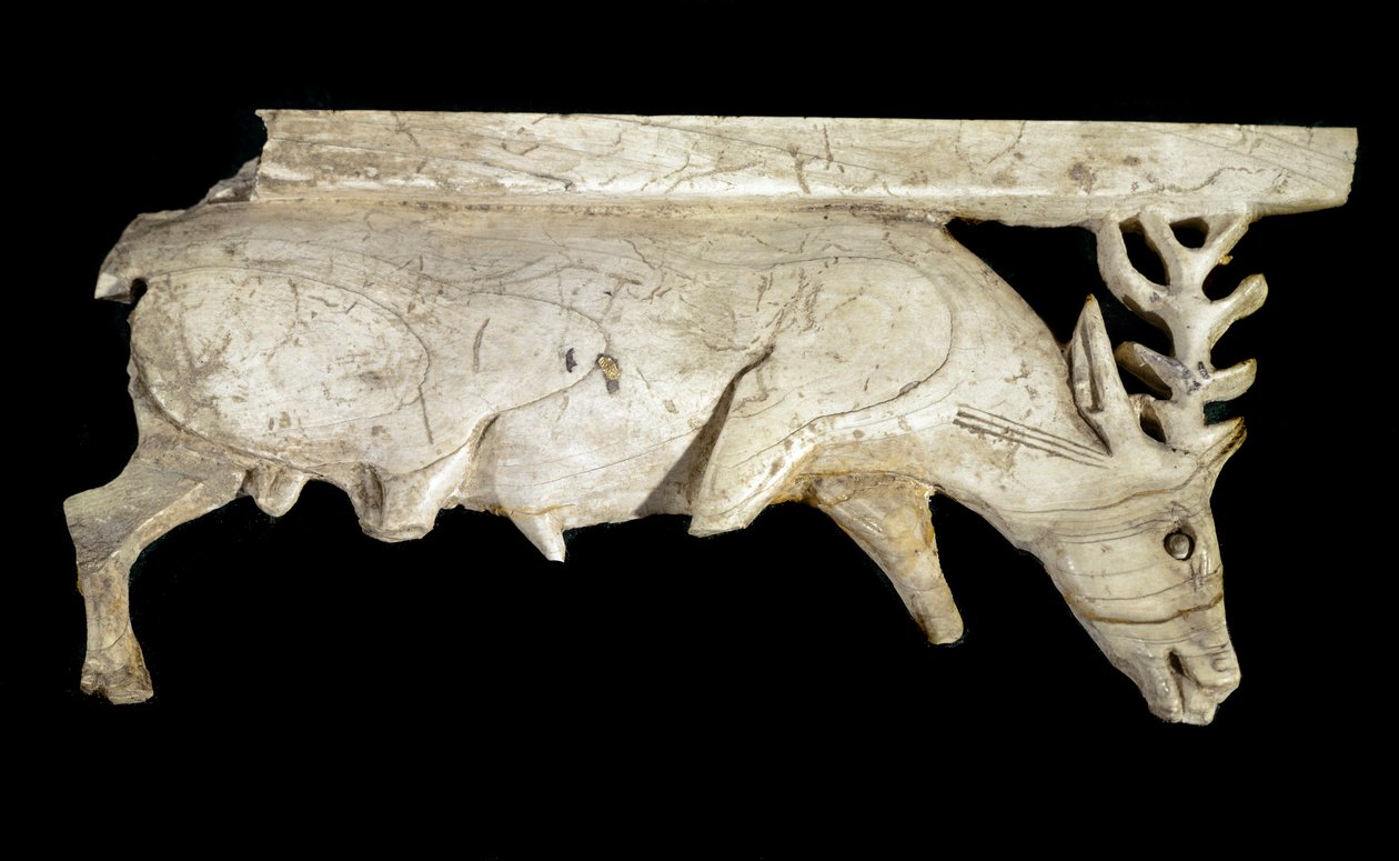 A föníciaiak civilizációja: egy szarvas alakú királyi elefántcsont ágy dísze, Arslan Tash helyéről (Szíria). Kr.e. 9. század. Nap. 12,5 cm Musee du Louvre, Párizs alkotó: Phoenician
