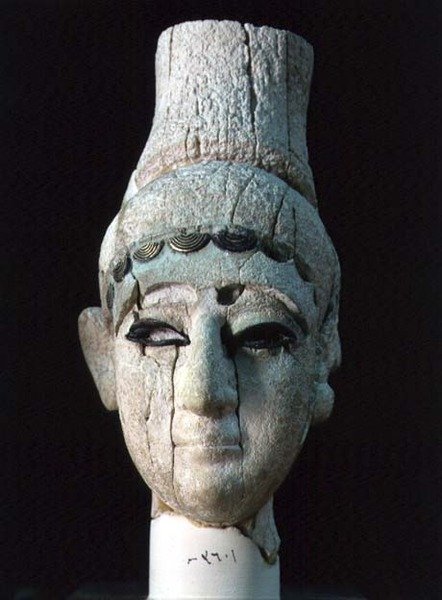 Ugarit hercegének vagy hercegnőjének feje (lásd még: 110899 és 200008) alkotó: Phoenician