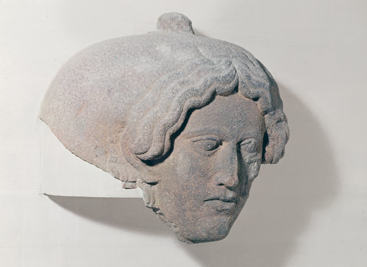 Női fej, szarkofág töredéke alkotó: Phoenician