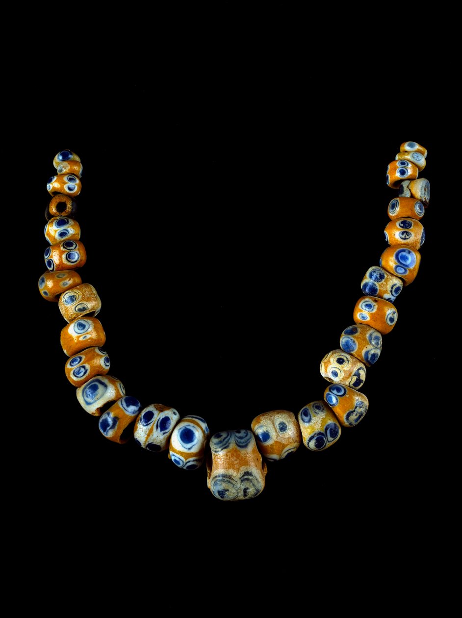 Föníciai művészet: üvegpaszta nyaklánc. Kr.e. 4-3. Átm. 28 cm Római Villa Giulia Régészeti Múzeum alkotó: Phoenician
