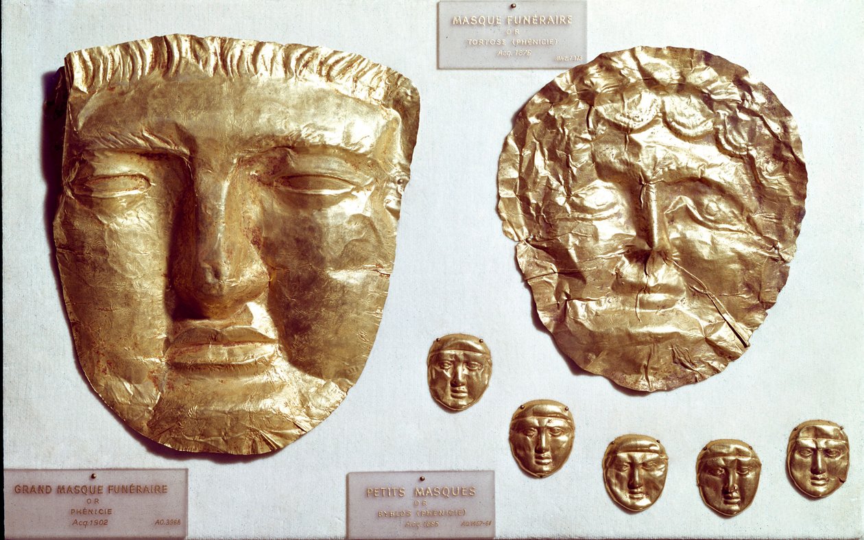 Föníciai művészet: nagy aranylevél maszkok nő és férfi arcán és öt kis arany maszk csoportja alul alkotó: Phoenician Phoenician