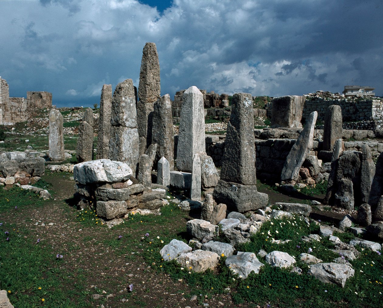 Az obeliszkek temploma alkotó: Phoenician Phoenician