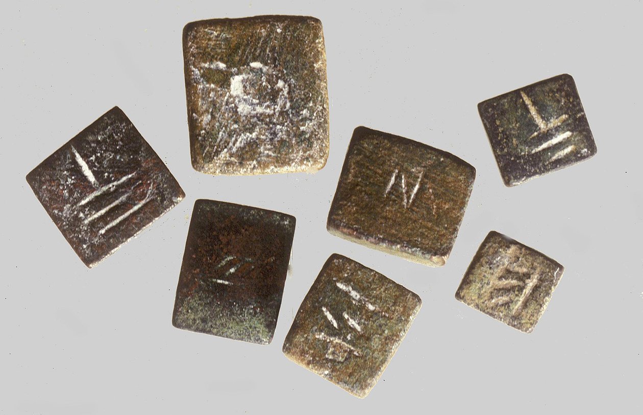 Egyedi súlyukkal felírt súlyok (bronz) alkotó: Phoenician Phoenician